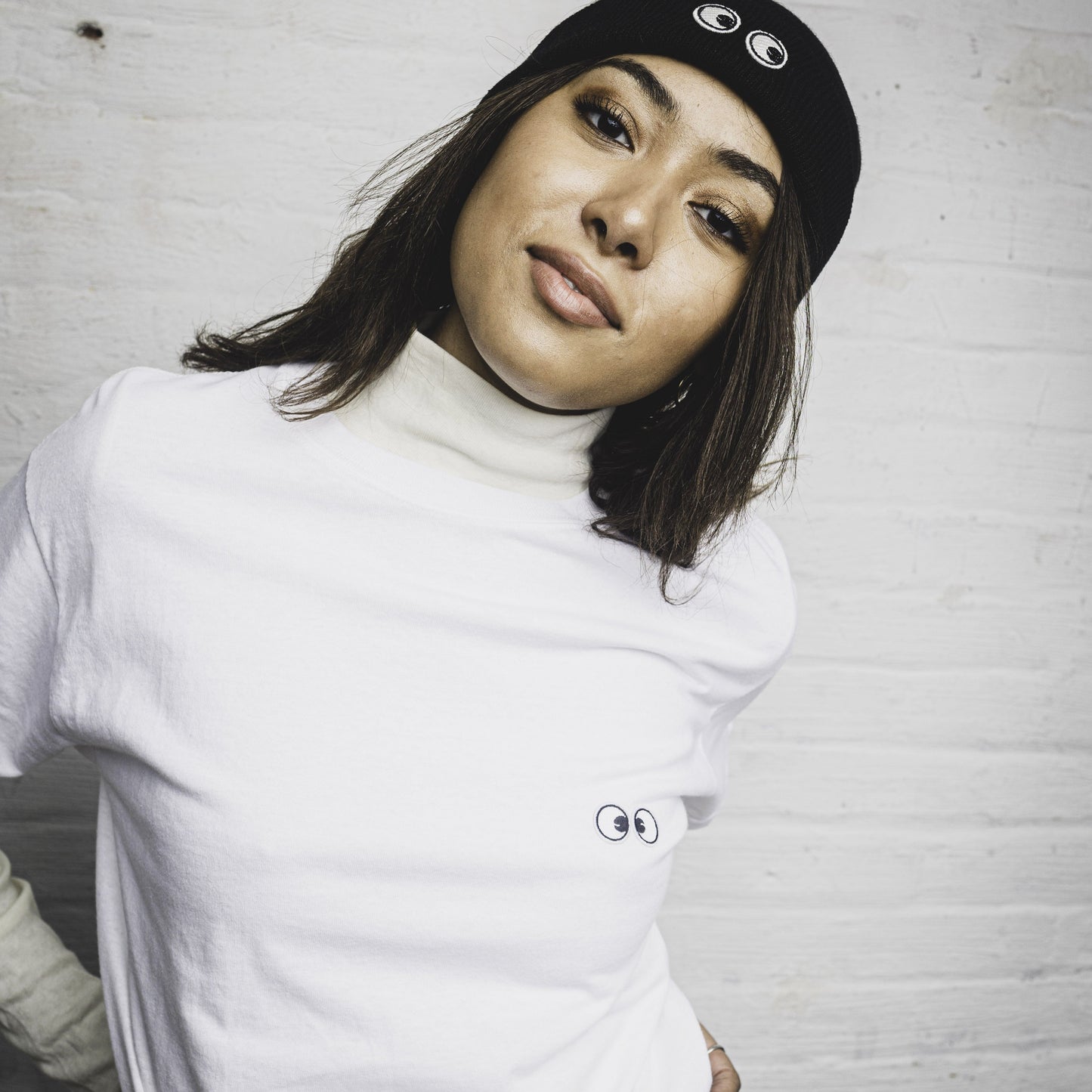 TEE: Cross Eyed Short Sleeve Cru Neck Tee