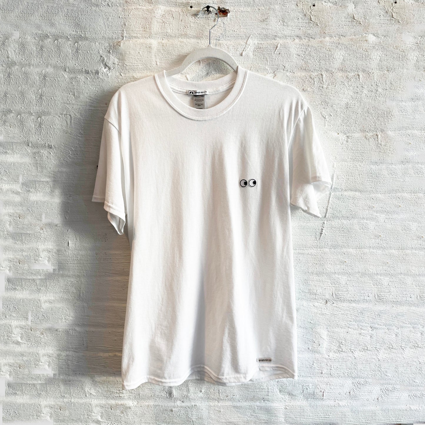 TEE: Side Eyed Short Sleeve Cru Neck Tee