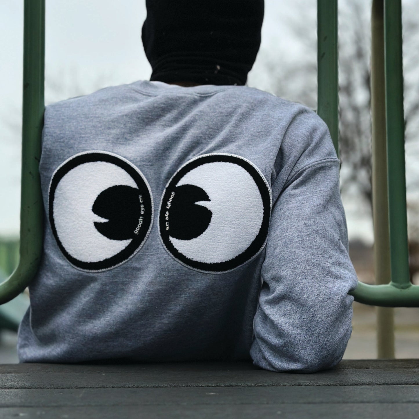SWEATSHIRT: Googly Eye Cru BIG EYES CRU NECK